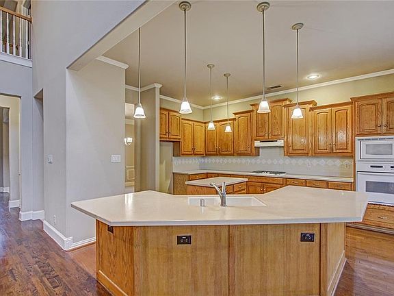 5th image of 8710 Cherry Lee Ln