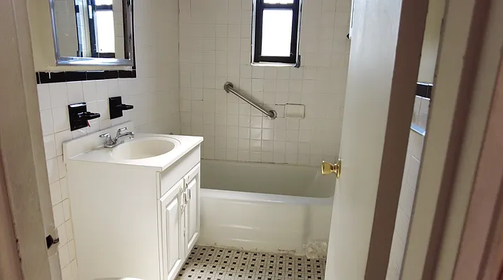 Sold by Azbel Real Estate, Inc. | media 9