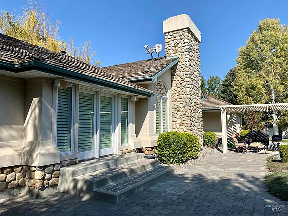 5th image of 1042 Wildwood Way