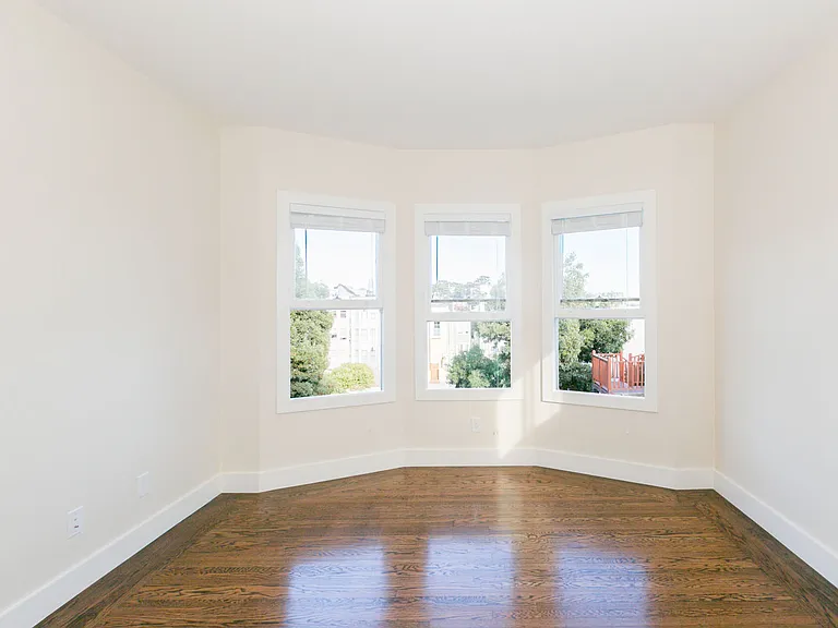 430 Baker — Photo 5