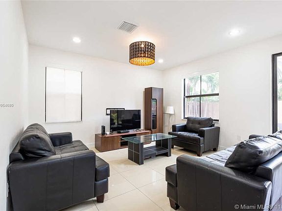 5th image of 10083 NW 89th Ter