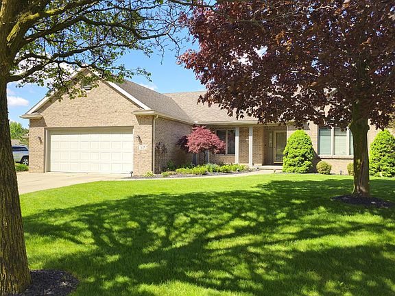 3rd image of 317 N Pointe Dr