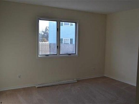 4th image of 428 Canterbury Ct