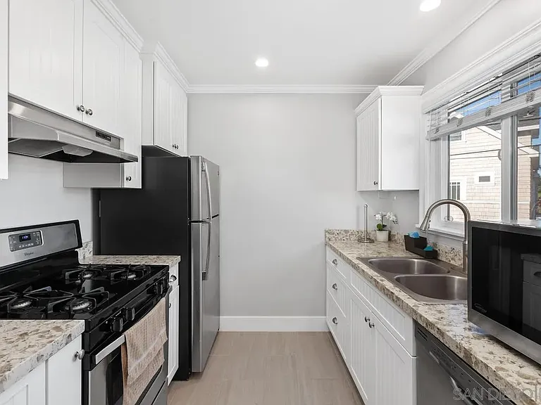 852 Olive Ave — Photo 7