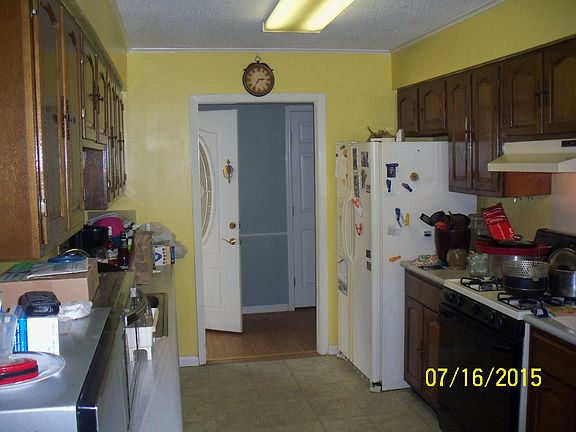 3rd image of 120 Elm Dr