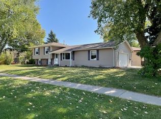 1615 Tanglefoot Ln, Bettendorf, IA 52722