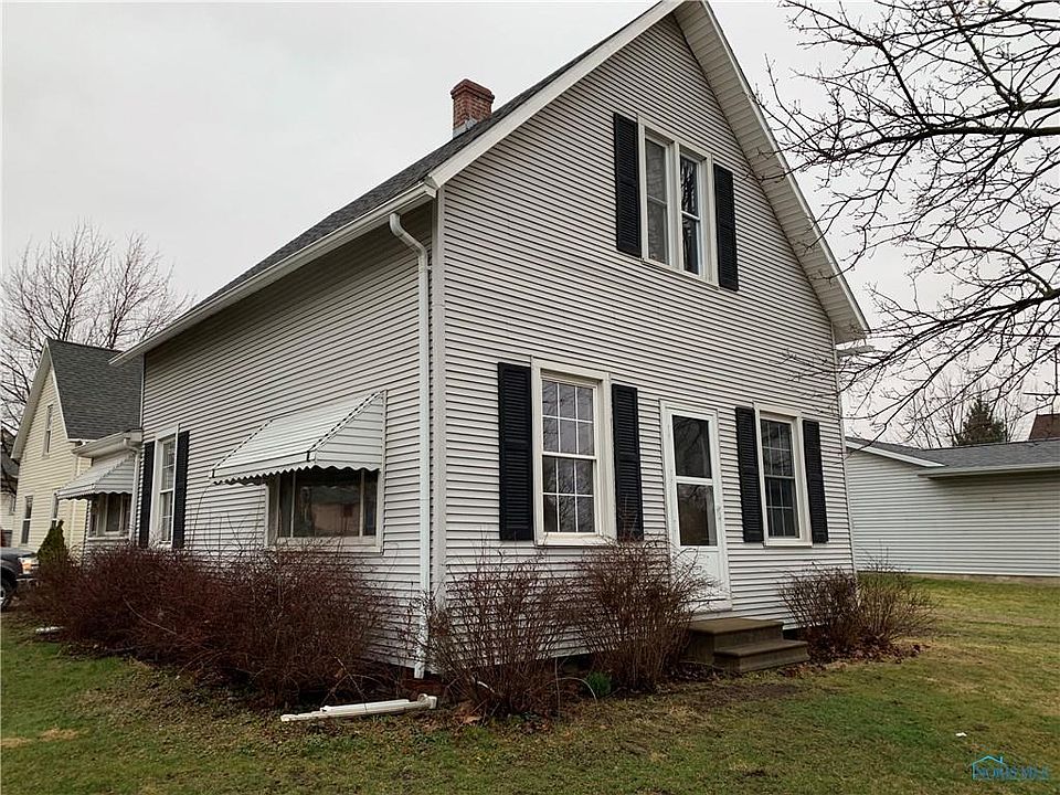 1st image of 221 E Bryan St