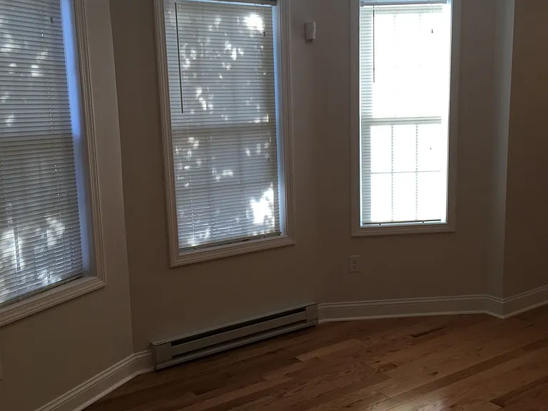 64 Courtland St — Photo 14