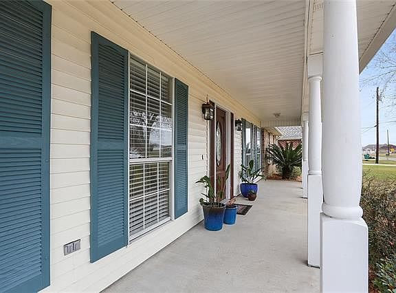 2nd image of 114 Bayou Estates Dr
