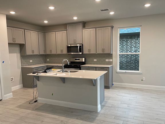 5th image of 604 Amenduni Ln