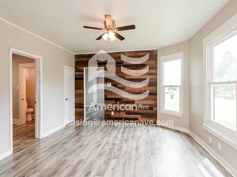 1536011_003_living_room_4.jpg