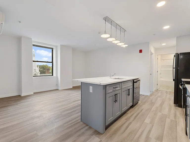 Altamont Apartments — Photo 68