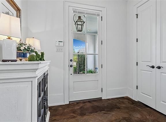 4th image of 725 S Corniche Du Lac