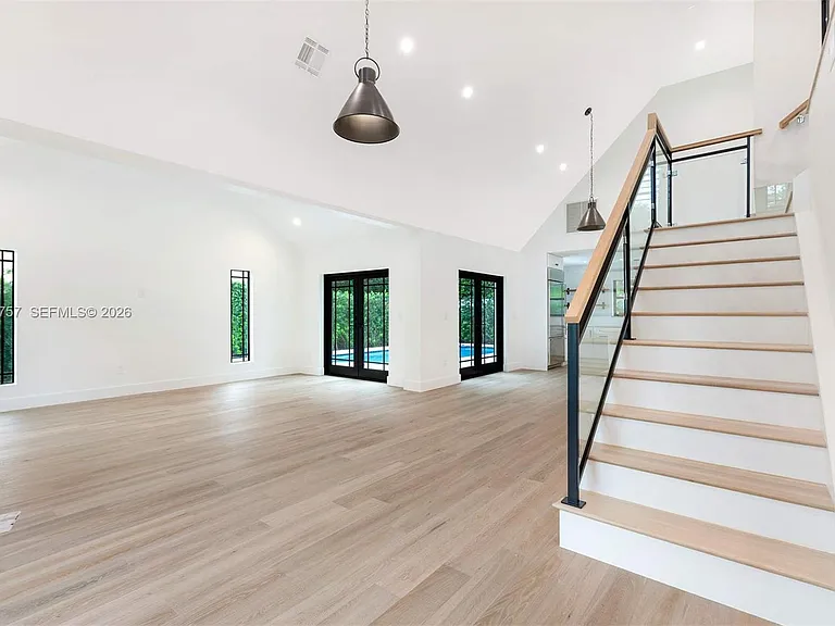 18 Hersey Dr — Photo 10
