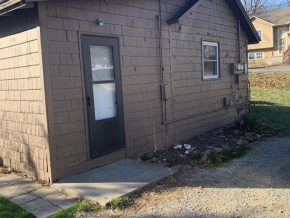 5th image of 911 Franklin St