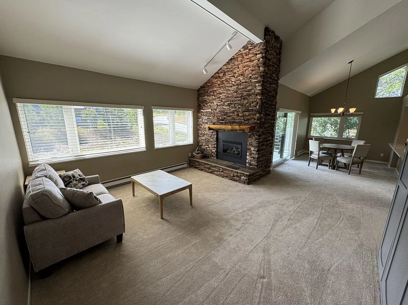1 bed, 820 sqft, $2,700 — Photo 1