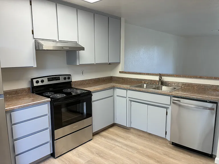 1808 Colorado Ave — Photo 7