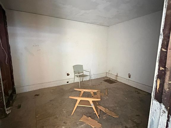 4th image of 3835 Mount Elliott St