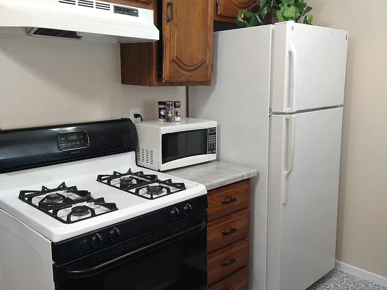 2304 E Jagerson Ave #D — Photo 7