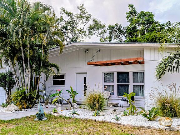 2nd image of 3579 Plantation Dr