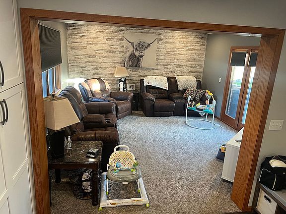 3rd image of 514 Evelyn Dr