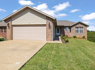 1605 E Fairwind, Ozark, MO 65721