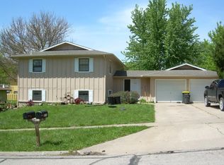 1104 Cynthia St APT B, Lawrence, KS 66049