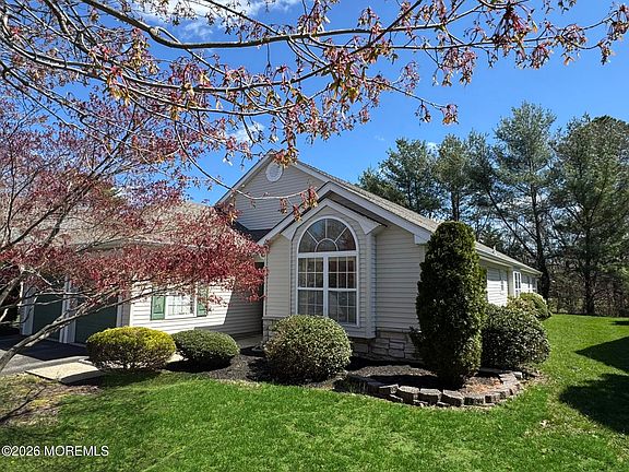 3rd image of 27 Rosewood Drive