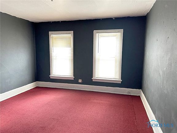 3rd image of 1125 E Bancroft St
