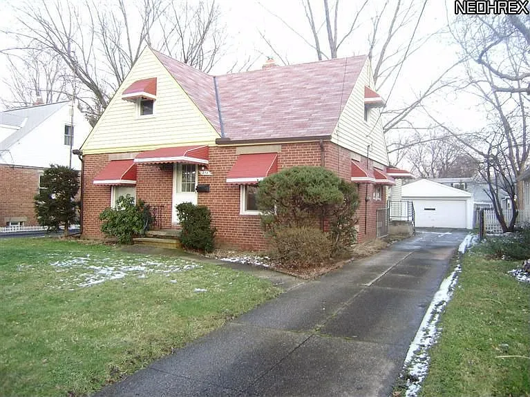 272 Baker St photo 1