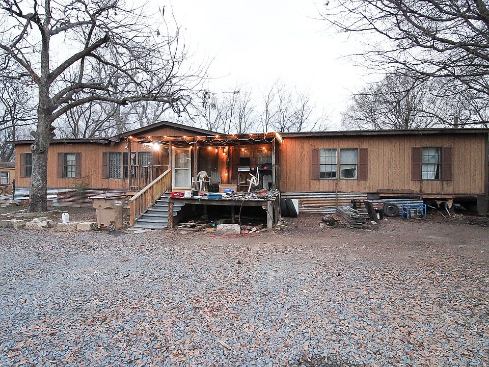 1st image of 204 E 9th St