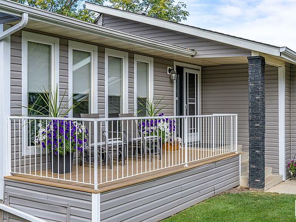 3rd image of 3 Whitehall Cres