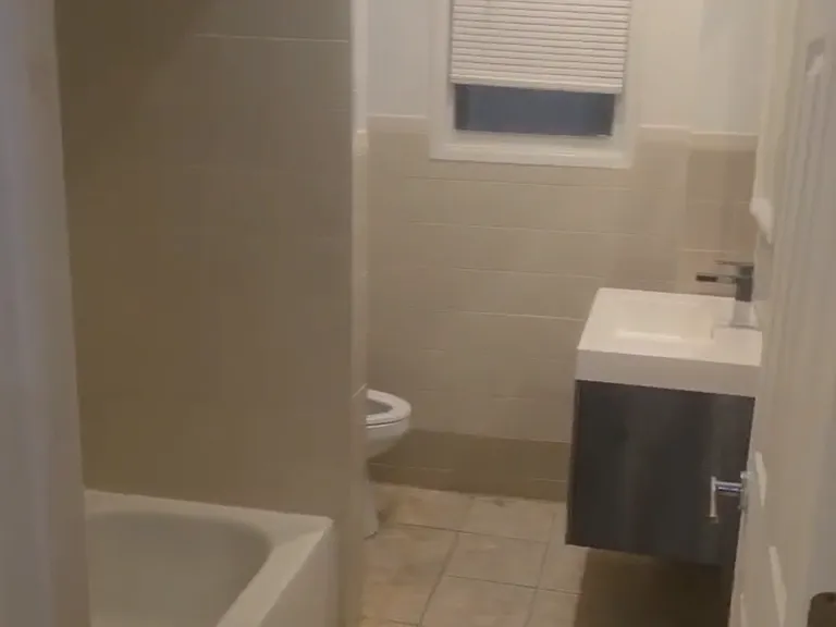2905 Summit Ave #3 — Photo 6