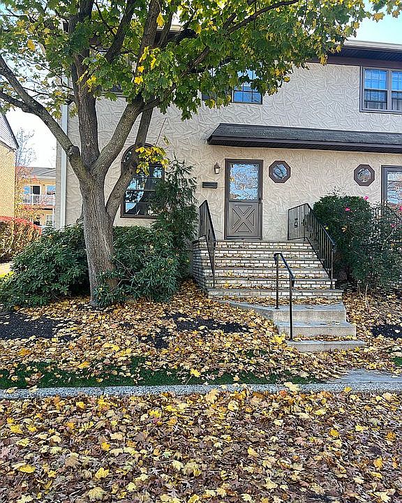 1st image of 31 Somerset Dr