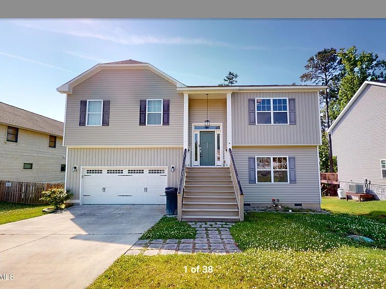 417 Jasmine Ln — Photo 1