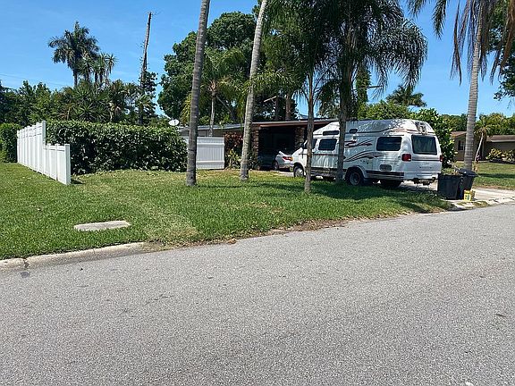4th image of 5208 10th Avenue Dr W