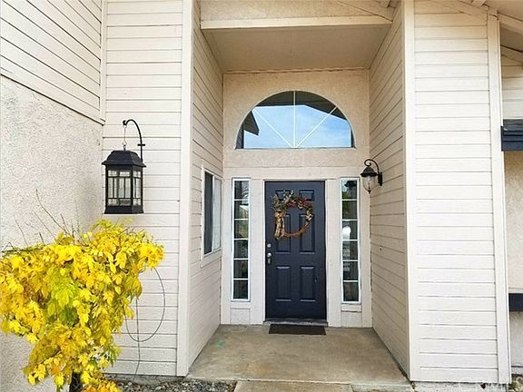 Lovely front entry