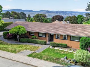 328 McGill Rd, Kamloops, BC V2C1M1