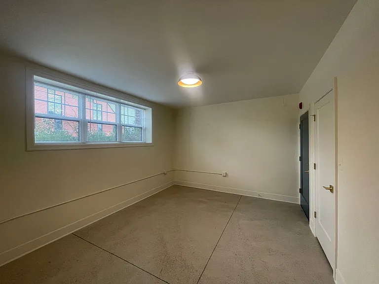 Sterling Apartments — Photo 48
