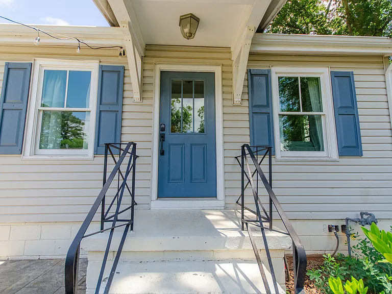 1031 Dell Ave SE — Photo 3
