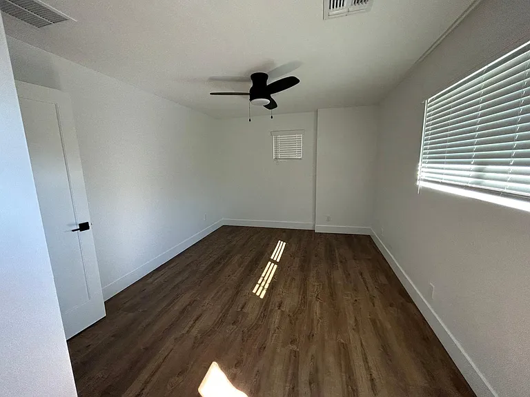 1515 E Oregon Ave #2 — Photo 5