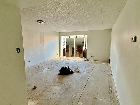 2nd image of 606 E Woodland Park Ave APT 105