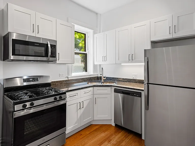 2023 W Roscoe St #1R — Photo 5
