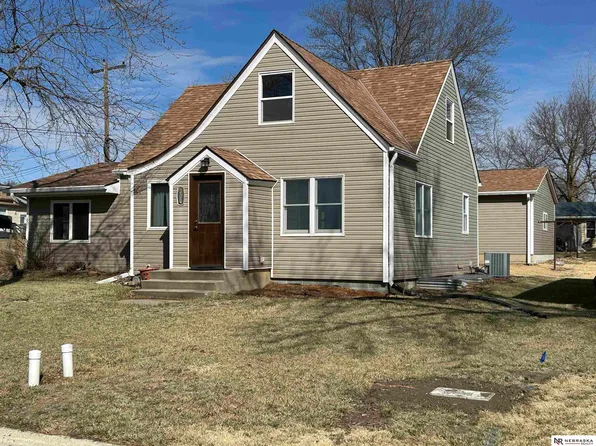 300 Adams St, Clatonia, NE 68328