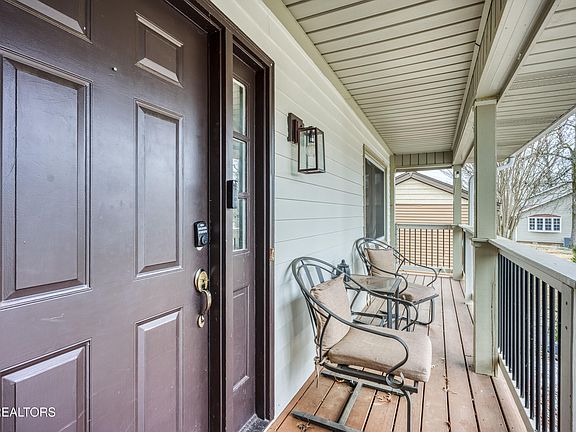 3rd image of 1429 Glenwood Dr