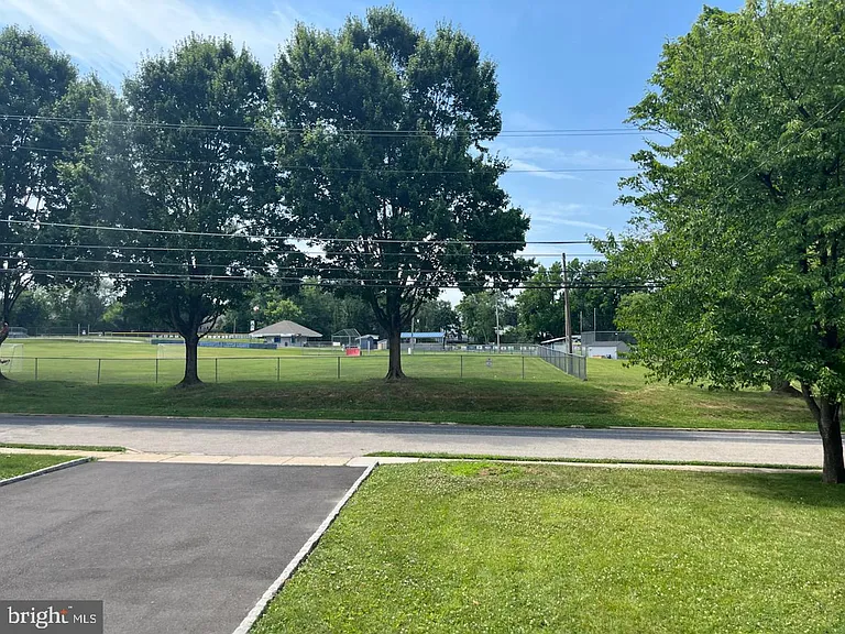 27 Bysher Ave — Photo 8