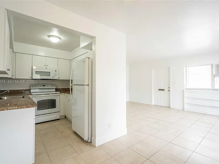 1812 NE 20th Ave #1 — Photo 8