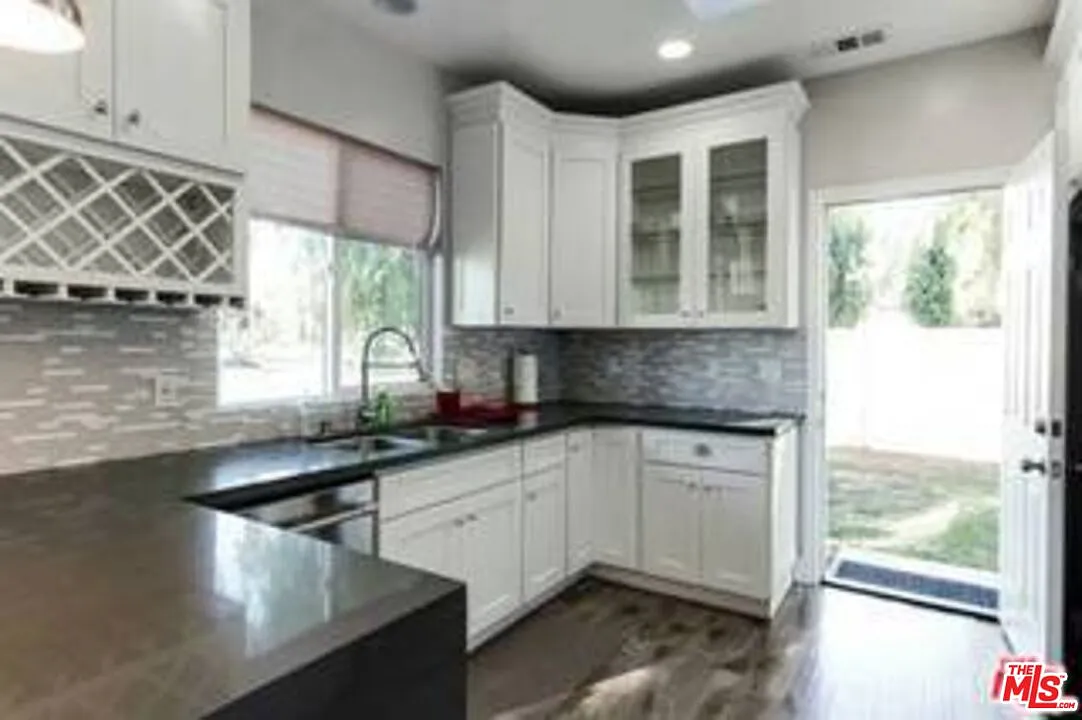 3 bed, 2.0 bath, 1200 sqft, $4,495 — Photo 1