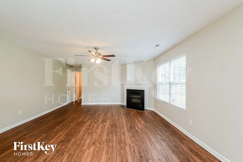 3 bed, 2.5 bath, 2334 sqft, $2,655 — Photo 2