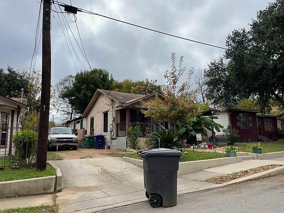 3rd image of 210 Alvarez Pl